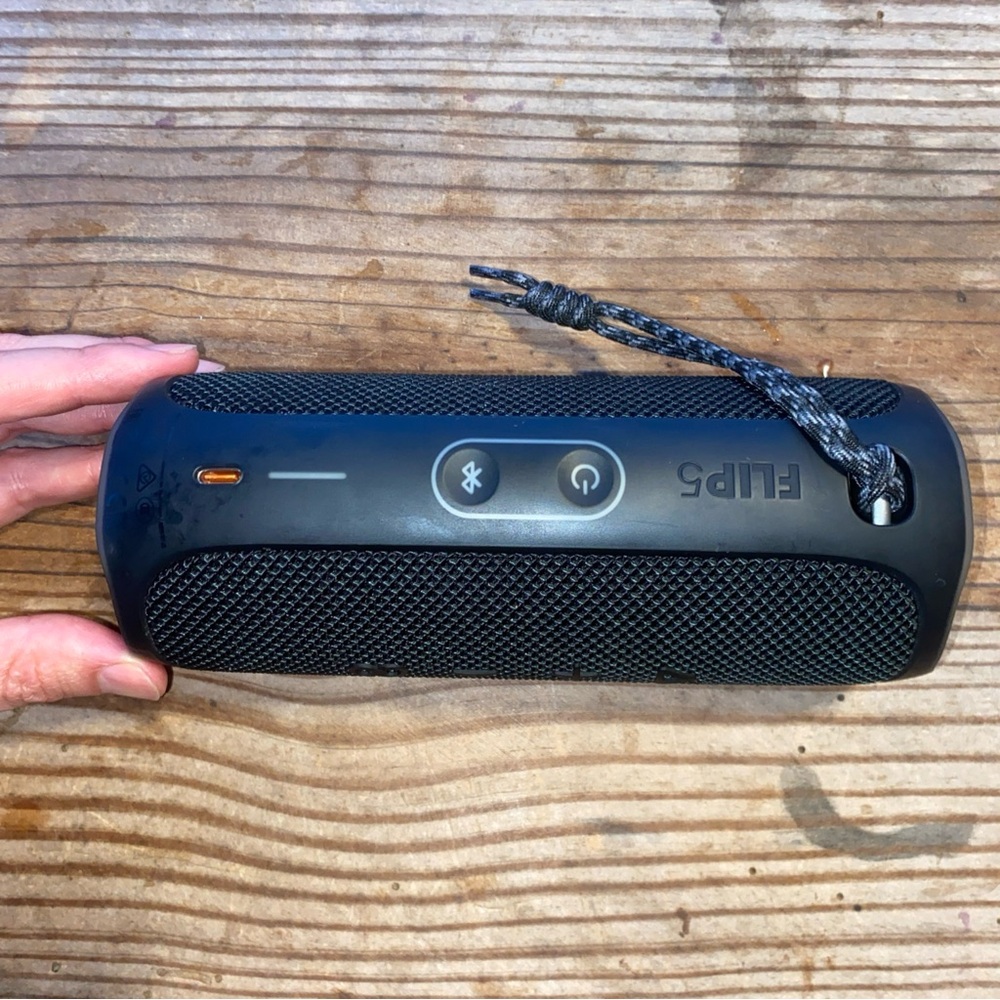 JBL Flip 5 for parts (Read description)